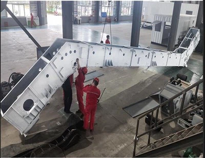 Mesin Konveyor Belt Dinding Samping Sudut Besar Tertutup Penuh Bersertifikat ISO Dengan 30 Ton Per Jam Untuk Batubara